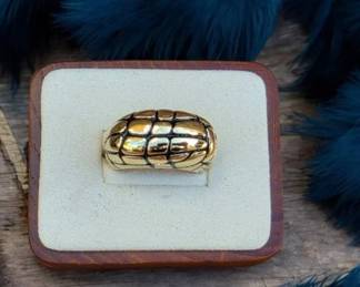 06 082 Vintage Signed ST JOHN Cocktail Ring