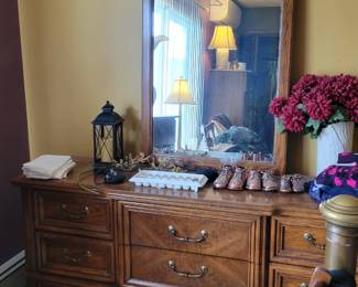 Bassett bedroom furniture 