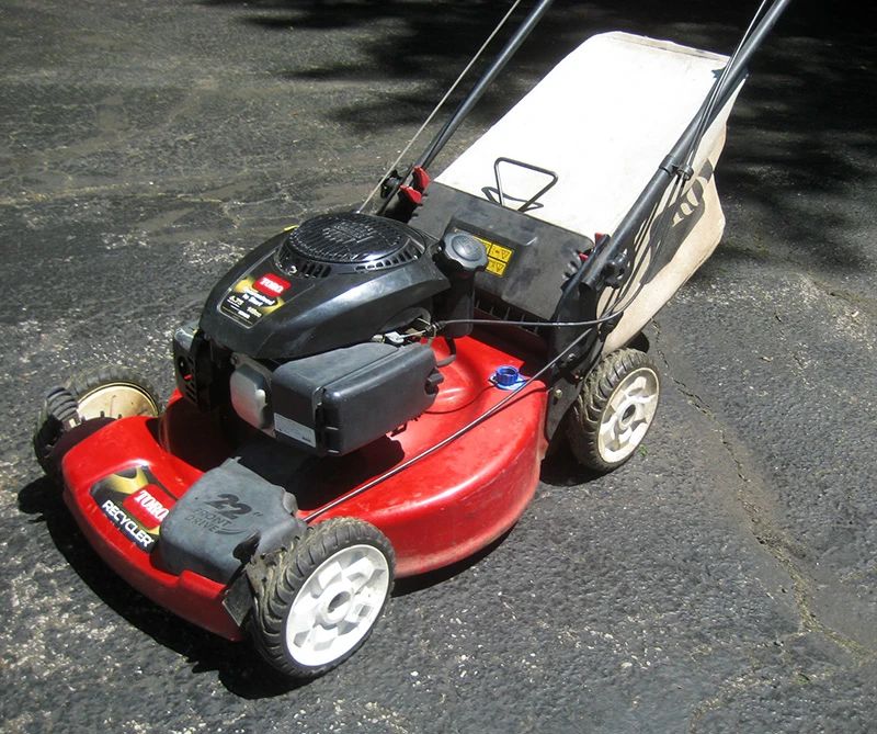 TORO 22” Self-propels mower excellent working condition