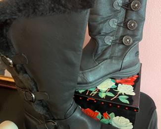 Black winter boots