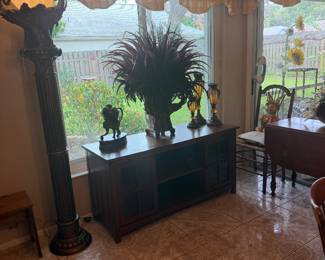 Wait until you see this feather arrangement 
