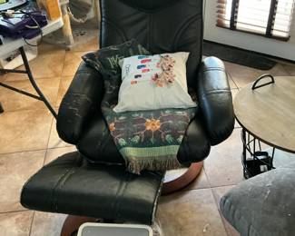 leather recliner with foot rest