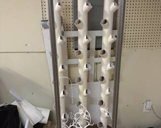 Indoor Garden hydroponic system / uses pods using smart technology