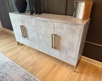 4-door side board 