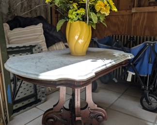 marble table 