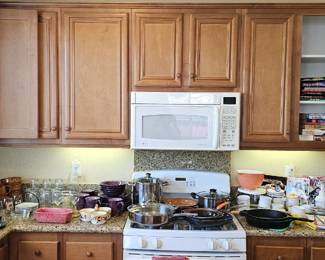 Full kitchen 