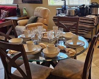 Glasstop dining table with 4 chairs