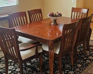 Dining set with 6 chairs and leaf