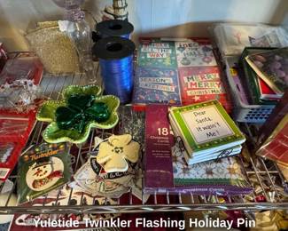 Yuletide Twinkler Flashing Holiday Pin