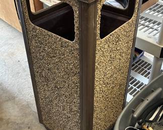 Trash Can/Ashtray