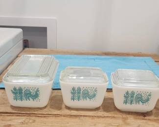 Pyrex Set of 3 with Lids