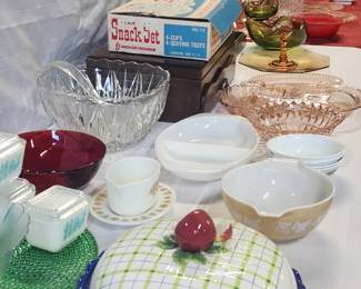 More Pyrex more flatware snack set from the 1940s