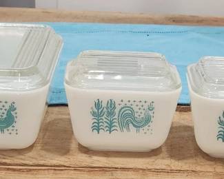 Pyrex Set of 3 with Lids