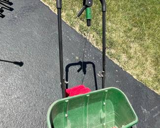 Scotts Turf Builder Broadcast Spreader
