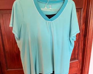 SB Active Woman Plus Size Athletic Top and Pants Set