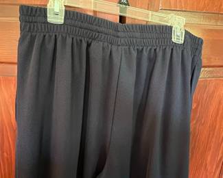 Men's Athletic Shorts XXL with Curved Side Panel