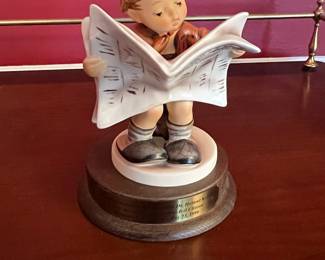Goebel Hummel "Latest News" Figurine #184