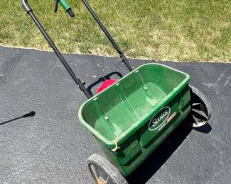 Scotts Turf Builder Broadcast Spreader