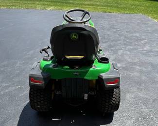 John Deere S240 Lawn Tractor
