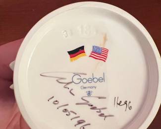 Goebel Hummel "Latest News" Figurine #184