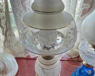 Vintage Quoizel "Satin Lace" Hurricane Lamp
