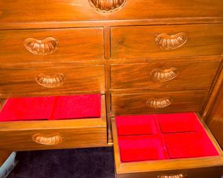 Beautiful inlaid large jewelry box