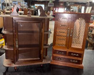 Whatnot shelf and jewelry box from the 1950s