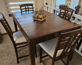 Bistro Table/W Leaf, Italian Stone Fruit Decor