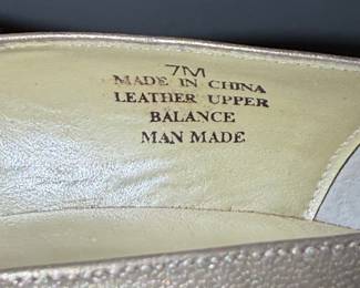 Andrew Geller Women's Gold Leather Pumps