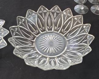 Federal Glass Petal Clear Bowl