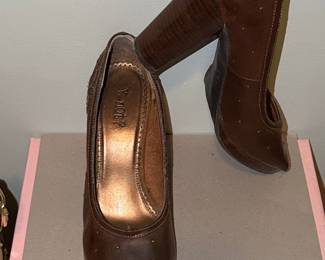 Y-Not? Peep-Toe Chunky Heel Shoes