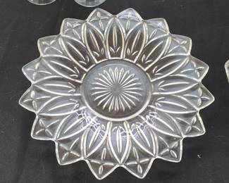Federal Glass Petal Pattern Bowl