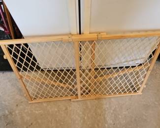 Evenflo Position & Lock Adjustable Wood Baby Gate