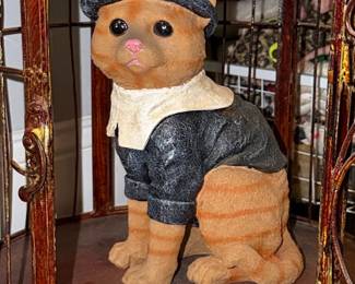 Cracker Barrel Pilgrim Cat Figurine