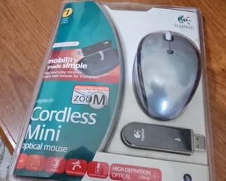 Logitech Cordless Mini Optical Mouse