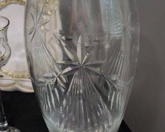 Crystal Clear Industries Handcrafted Crystal Vase with Gold Rim