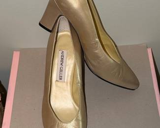 Andrew Geller Women's Gold Leather Pumps