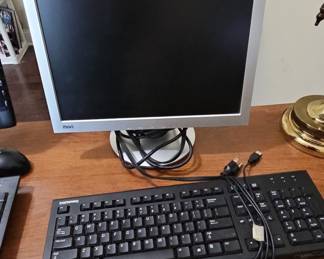 MAG 19" LCD Monitor and Compaq Keyboard Bundle