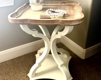 Scallop tray top accent table