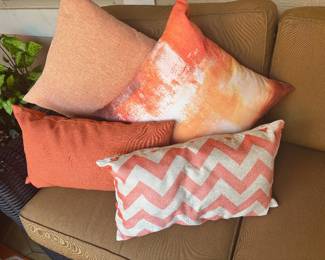 Outdoor throw pillows