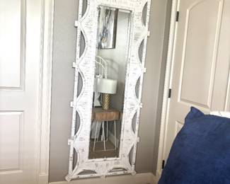 Unique mirror