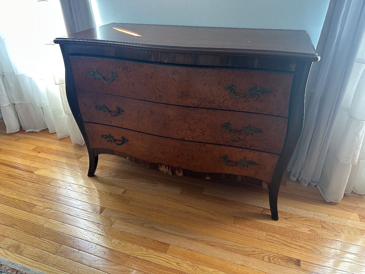 Vintage dresser
