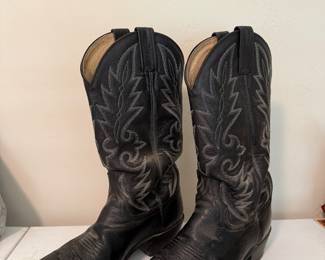 Dan Post black leather women's round toe boots, size 9.5