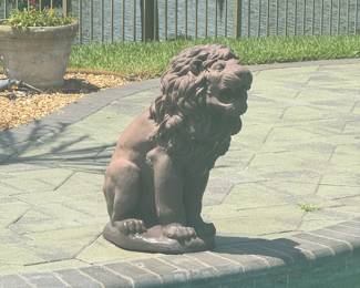 Cement lion, very heavy!