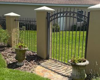 Plant urns