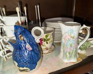 Majolica gurgle critter