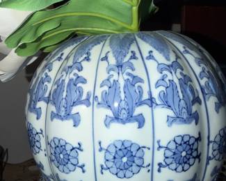 Chinese Chinoiserie ginger  jar / melon jar