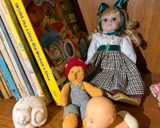 Children's books and dolls. Paddington-style crochet bear