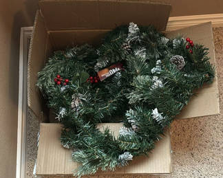 Lot 15: Christmas decorations and gift wrap collection