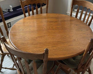 Lot 131: Round Oak Dining Table with Six Spindle Chairs